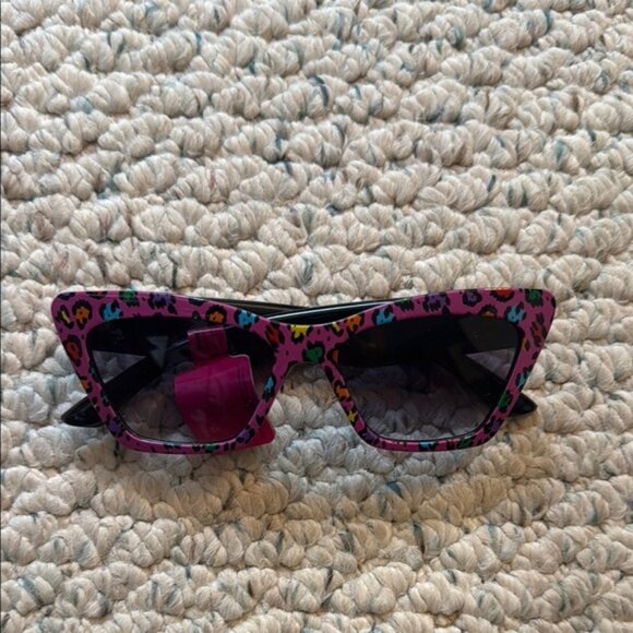 Betsey Johnson Leopard Print Sunglasses - Picture 1 of 2